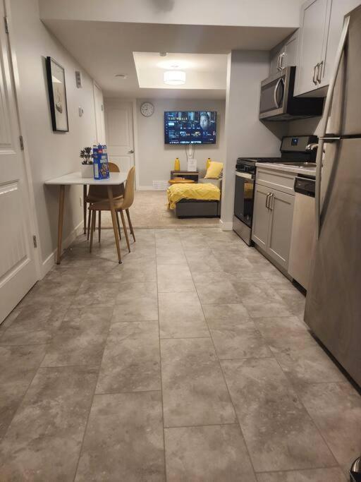 Deluxe 2 Bedroom Suite With*Netflix/Cable/Prime Edmonton Exterior foto