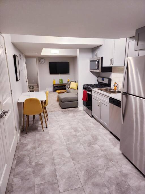 Deluxe 2 Bedroom Suite With*Netflix/Cable/Prime Edmonton Exterior foto