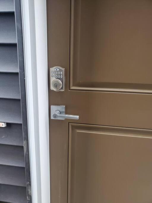 Deluxe 2 Bedroom Suite With*Netflix/Cable/Prime Edmonton Exterior foto